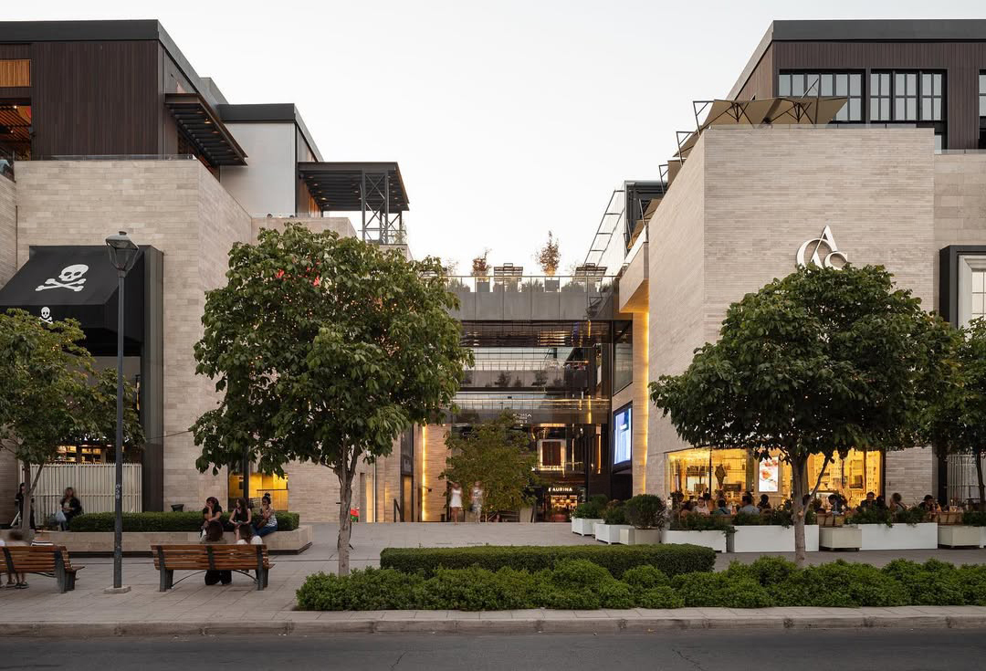 Casacostanera es un centro comercial ubicado en la comuna de Vitacura, en la ciudad de Santiago, 1.jpg